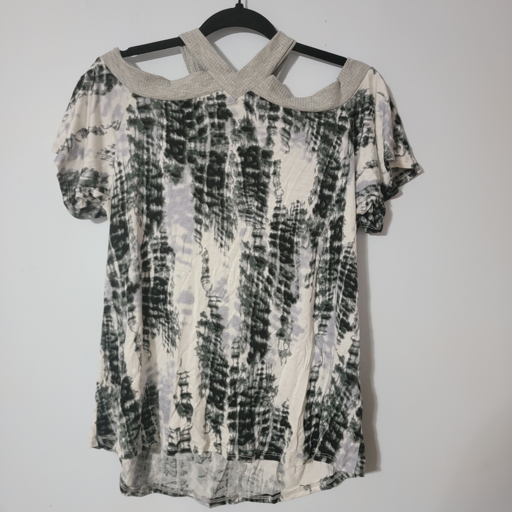 💚 Entro Womens Black And‎ White Cold Shoulder Size Small Top